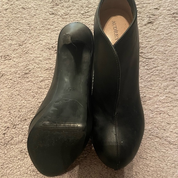 Heels - Picture 4 of 5